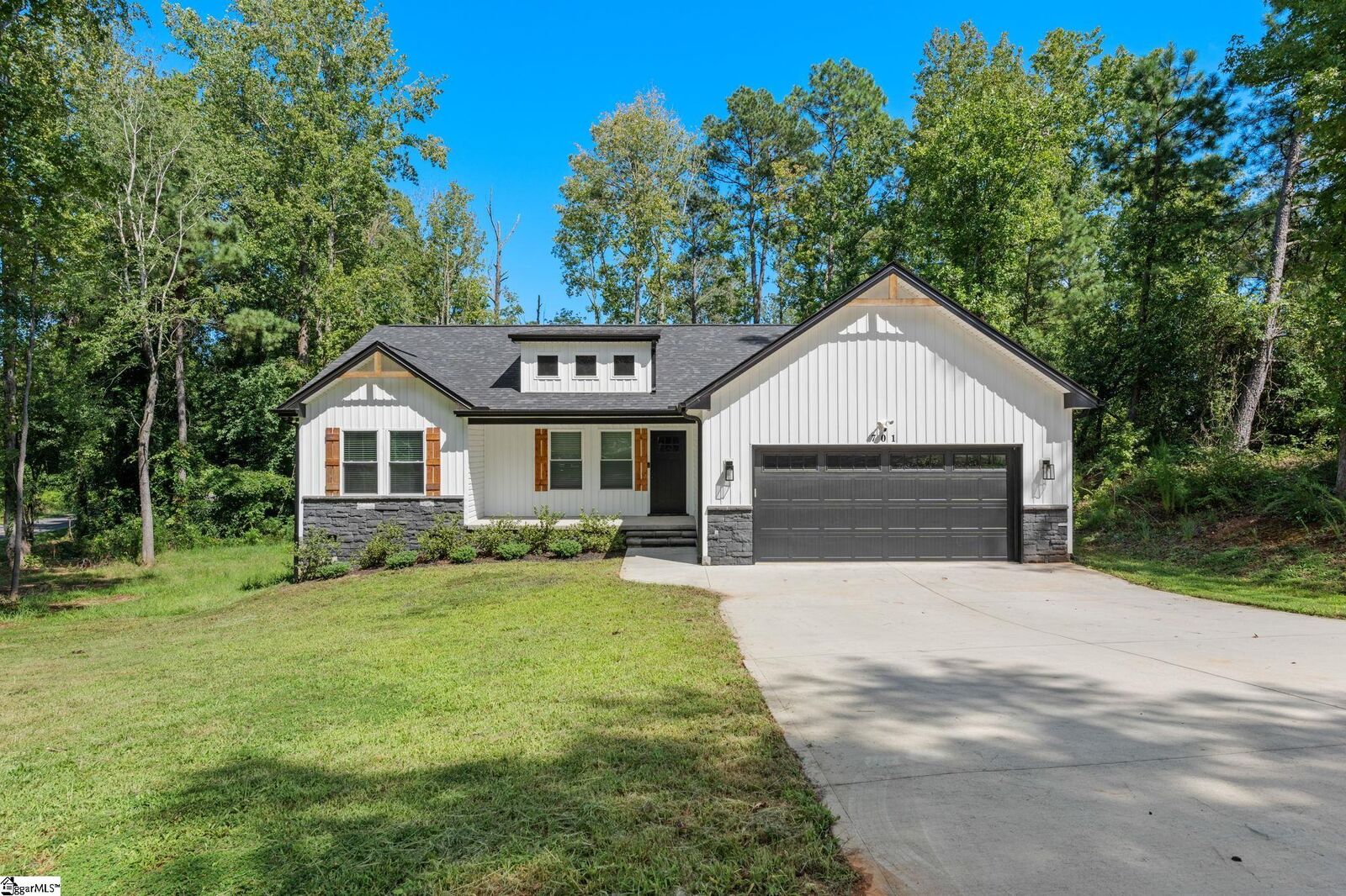 Property Photo: 701 Shamrock Lane SC 29621