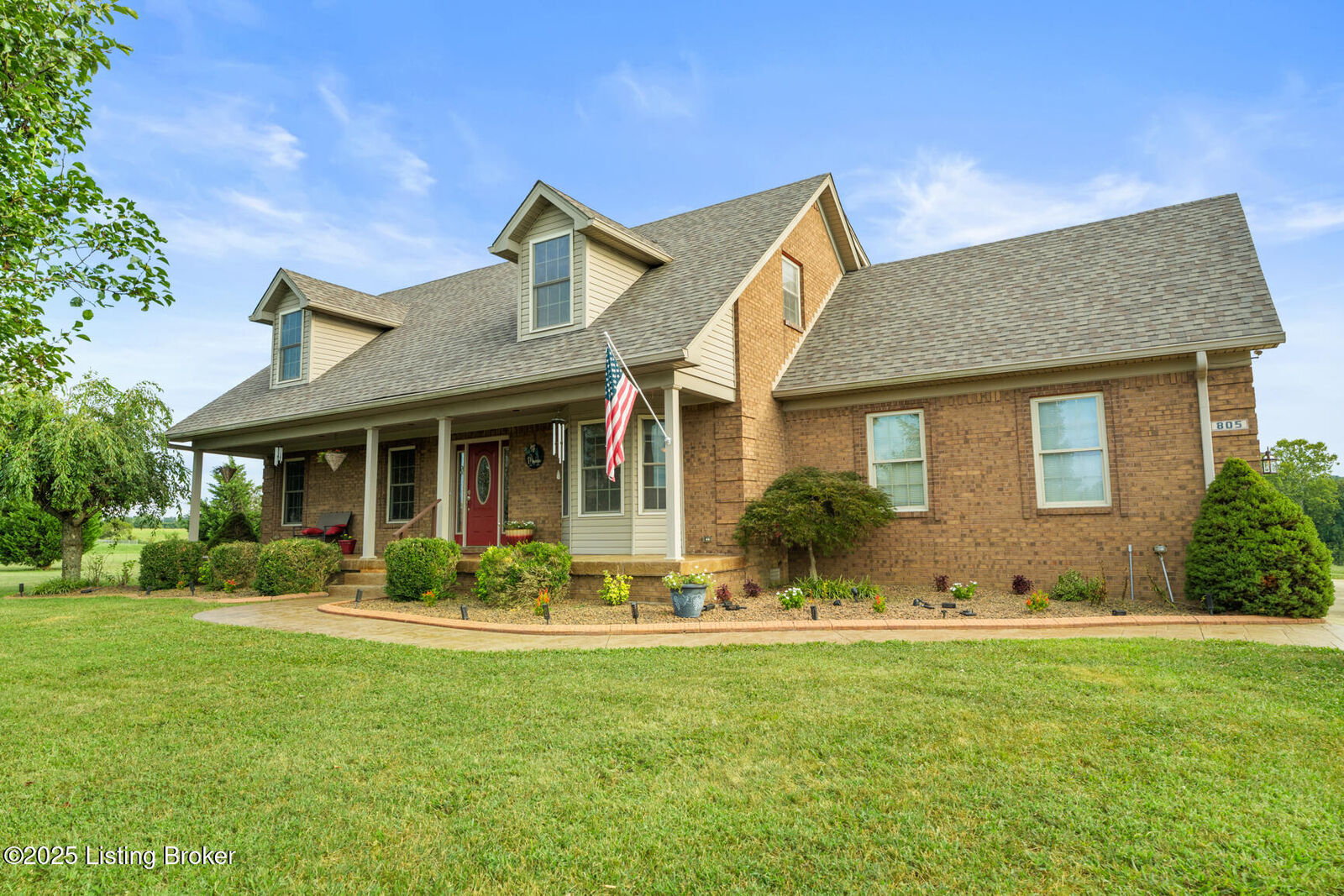 Property Photo:  805 Meadowland Trail  KY 40165 