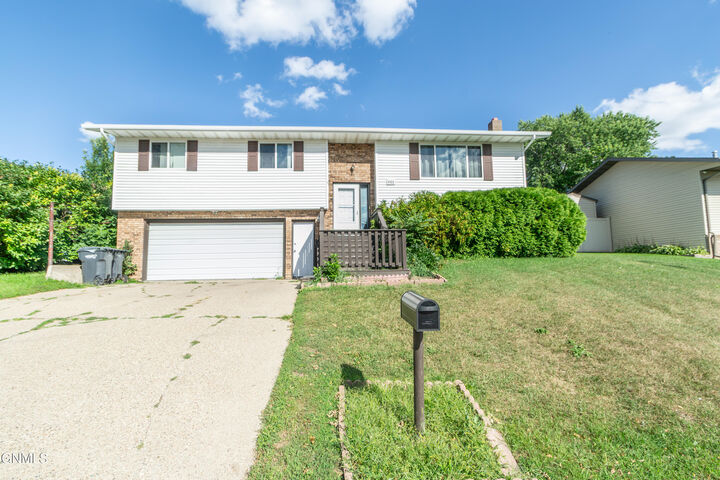 802 5th Avenue NE  Mandan ND 58554 photo