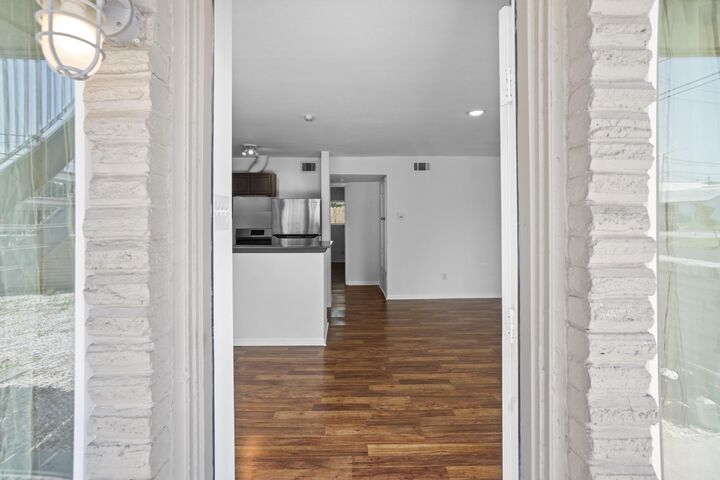 Property Photo: 1408 Hughes Street 14 TX 77023