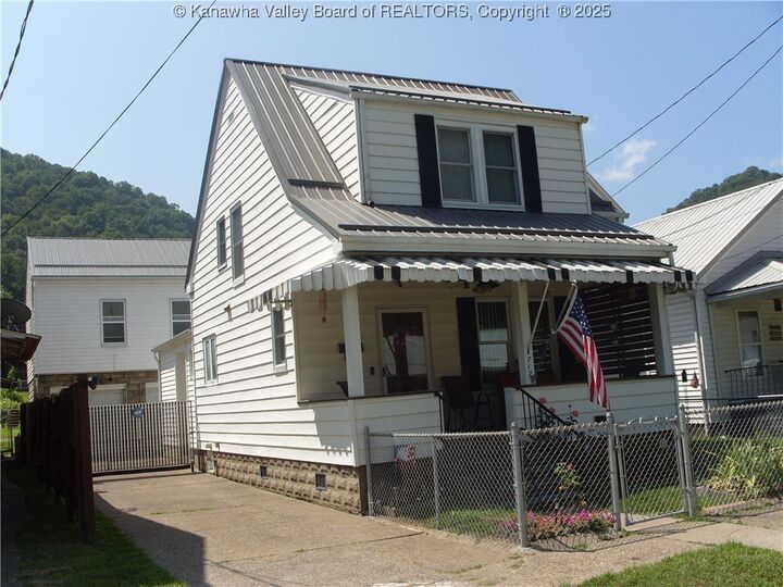 Property Photo:  717 5th Avenue  WV 25136