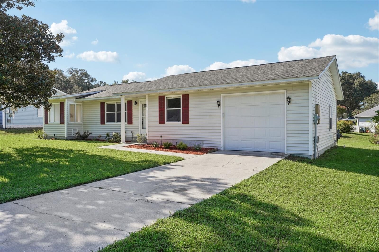 Property Photo: 301 Brigadoon Circle 301 FL 34788