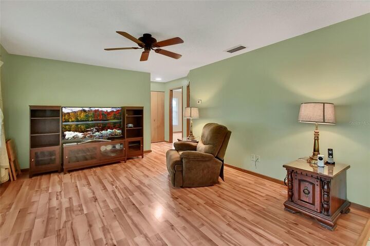 Property Photo:  171 E Elm Drive  FL 32763 