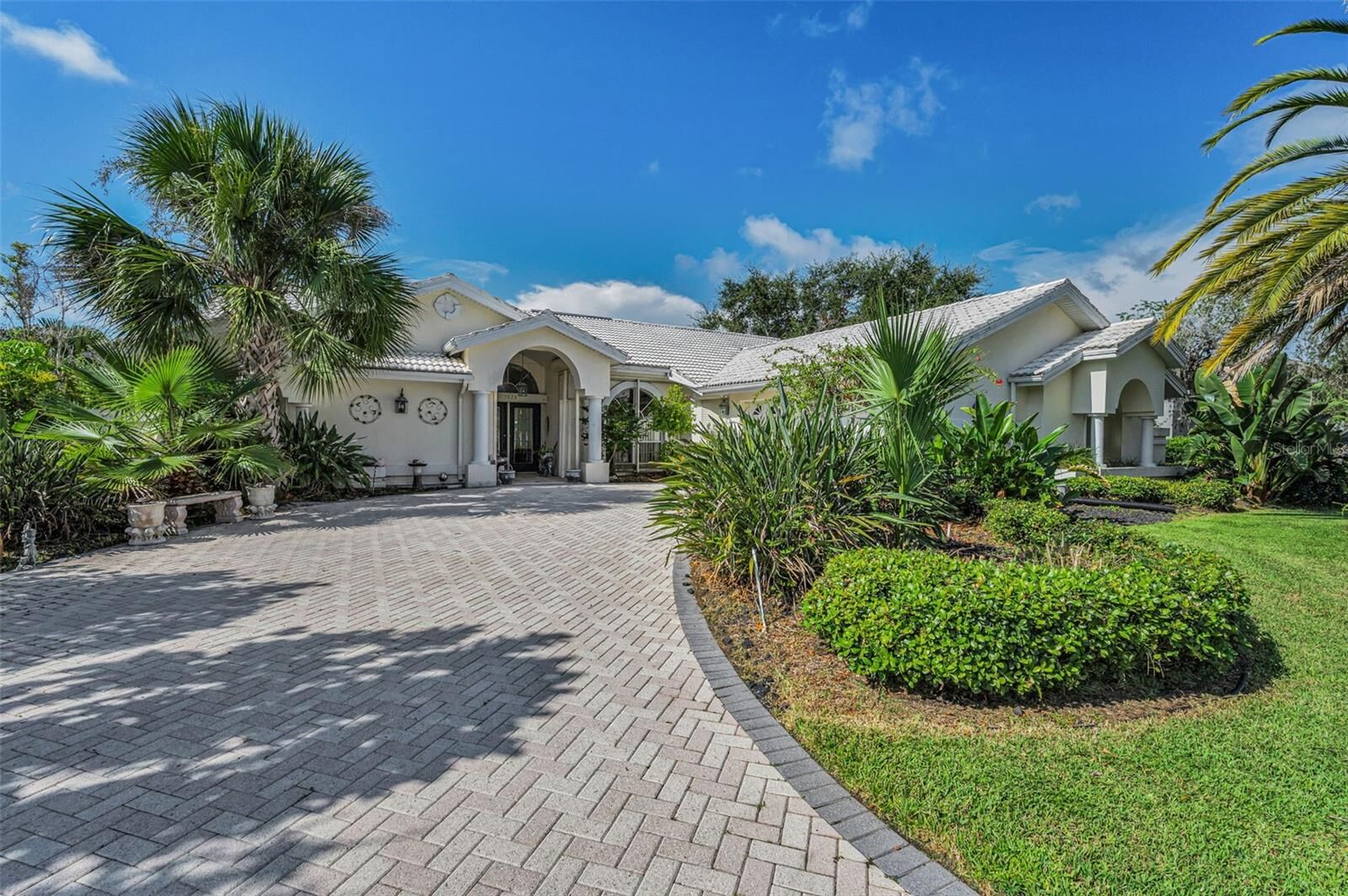 Property Photo: 1828 Eagle Trace Boulevard FL 34685