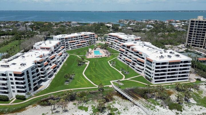 Property Photo:  1445 Gulf Of Mexico Drive 304  FL 34228 