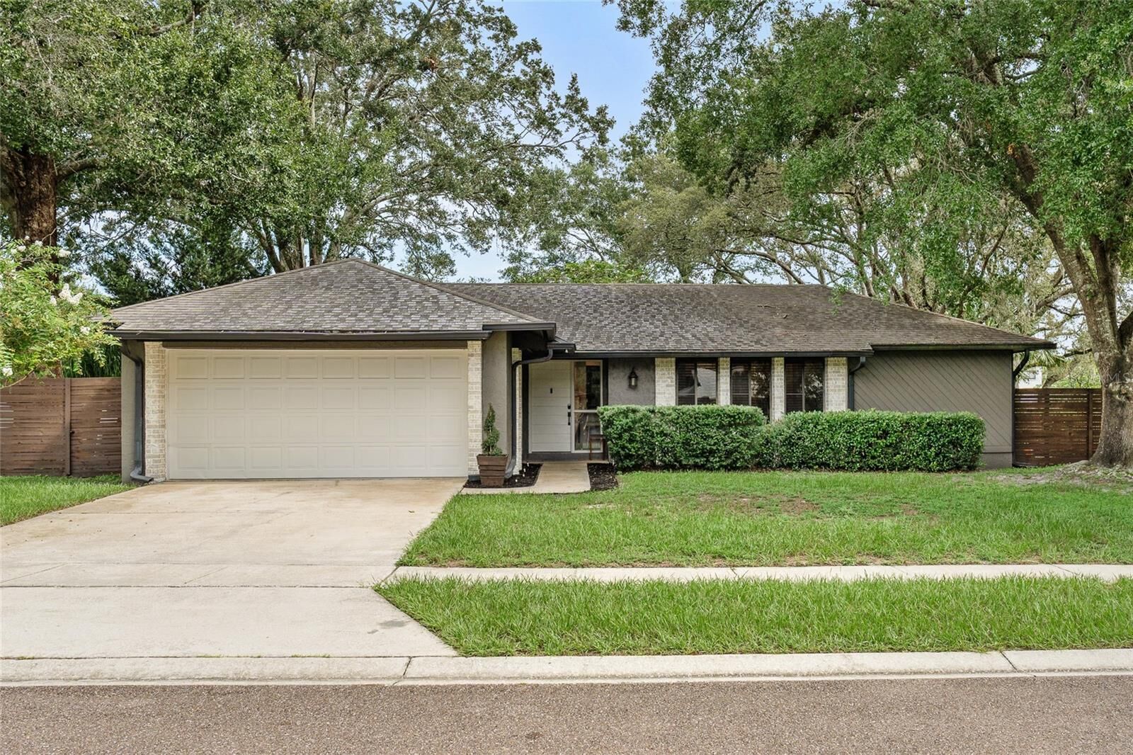 Property Photo: 1166 Saddlehorn Circle FL 32708
