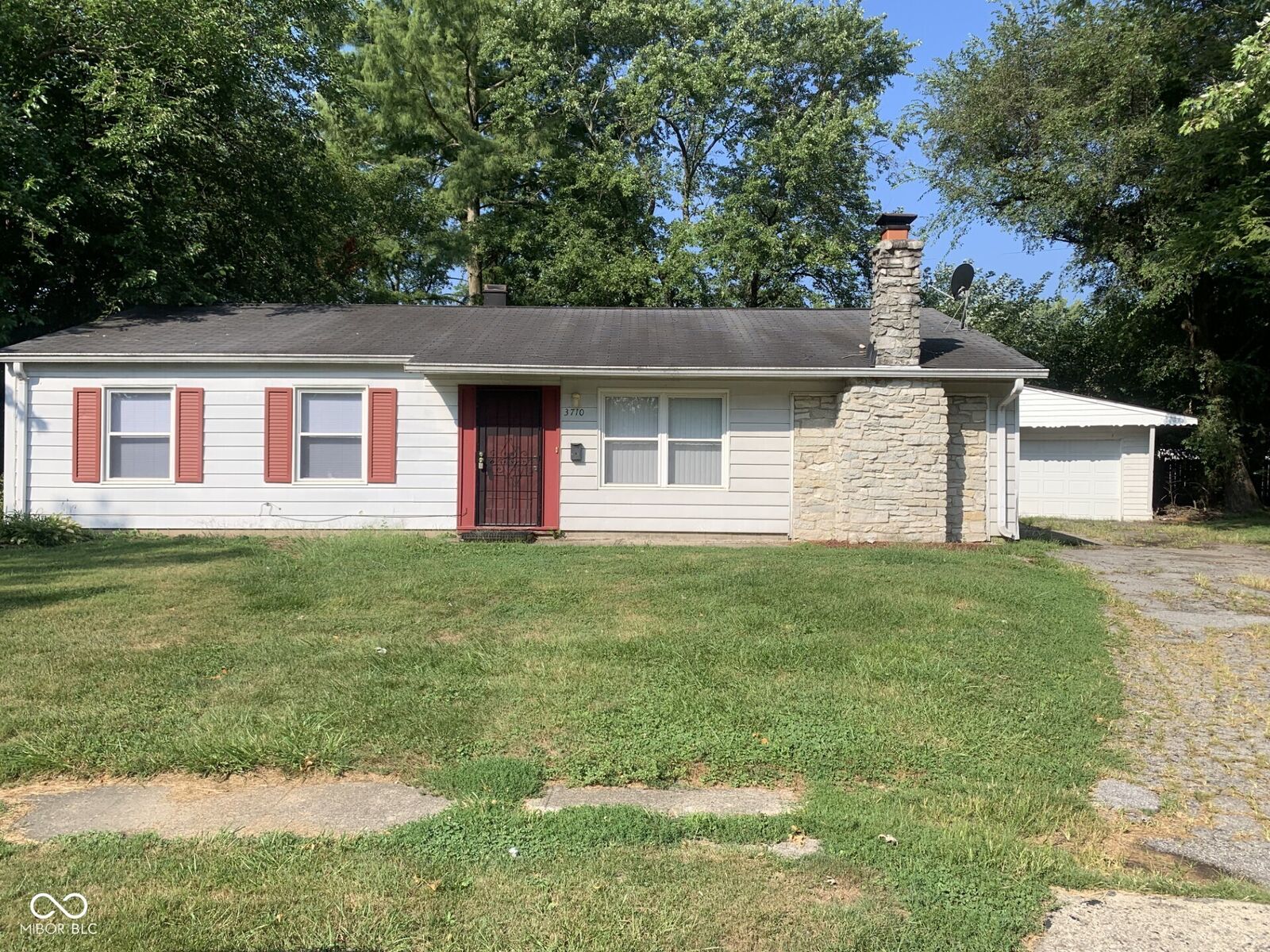 Property Photo: 3710 Chateau Court IN 46226