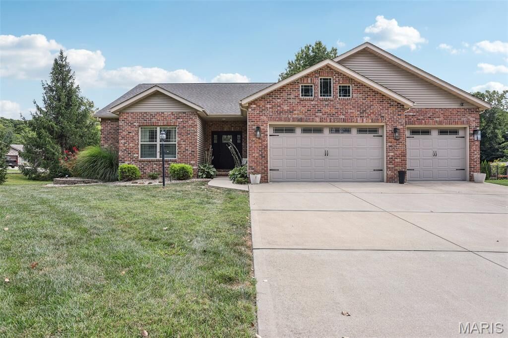 Property Photo: 206 Edwards Street IL 62034
