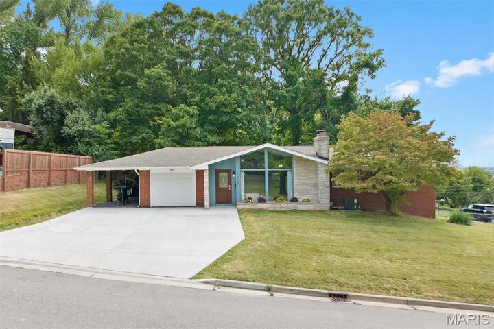 Property Photo: 1005 Ostle Drive IL 62234