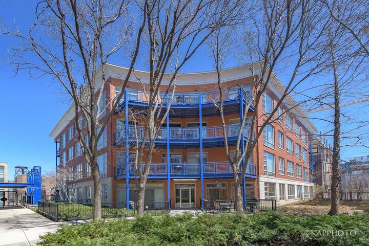 Property Photo: 1141 W Washington Boulevard 222 IL 60607