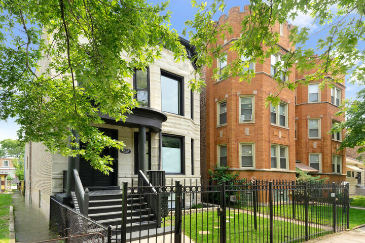 Property Photo: 6923 S Vernon Avenue IL 60637