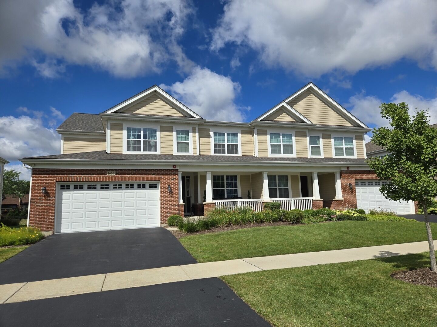Property Photo: 1620 Provenance Way IL 60062