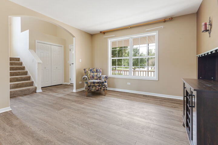 Property Photo:  675 Hunters Path  IL 60152 