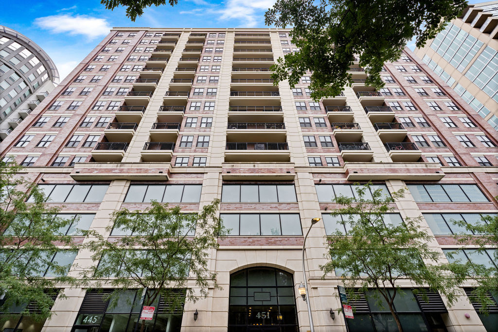 Property Photo: 451 W Huron Street 505 IL 60654