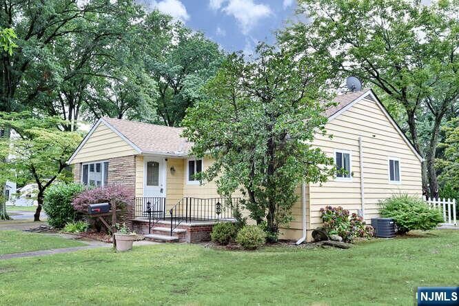 88 Hazelhurst Avenue  Glen Rock NJ 07452 photo