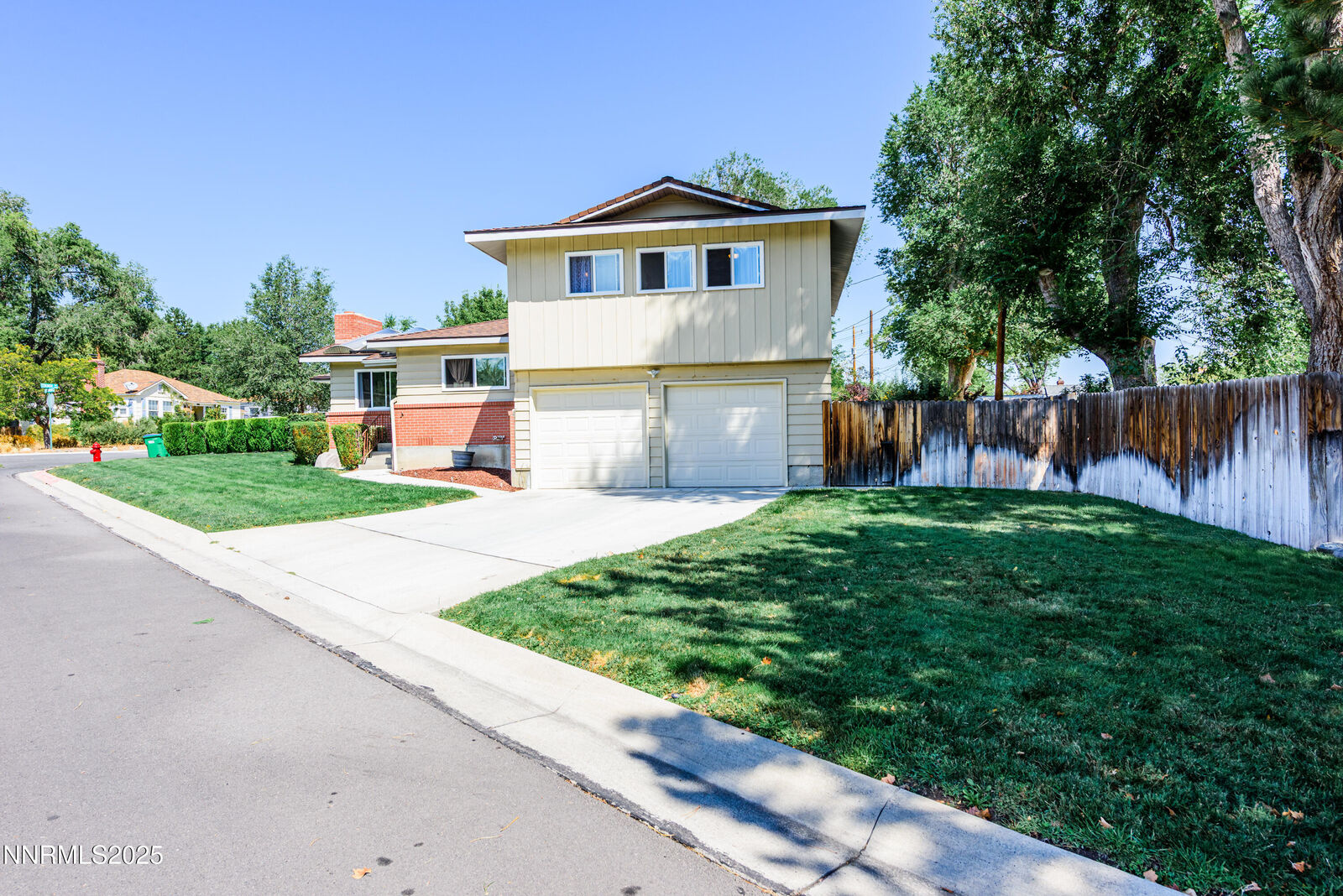 Property Photo: 421 Glenmanor Drive NV 89509