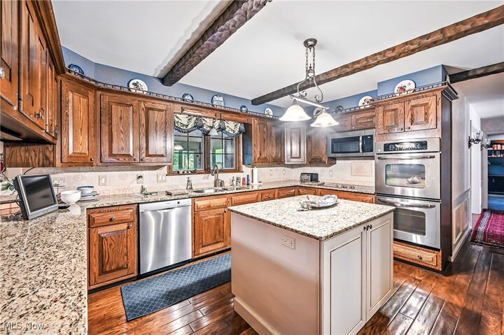 Property Photo: 251 Country Club Lane OH 44484
