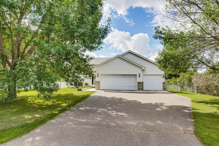Property Photo: 1437 Taft Street S MN 55008