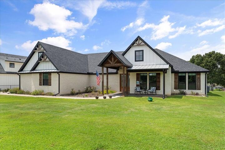 Property Photo:  480 County Road 1927  TX 75497 