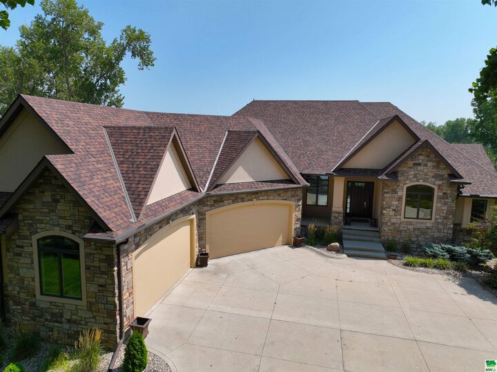 Property Photo: 858 E Sawgrass Trail SD 57049