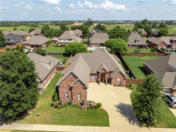 Property Photo:  800 SW Thorncroft Avenue  AR 72713