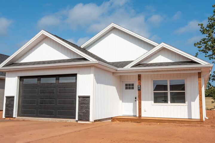101 Samantha Lane  Cornwall PE C0A 1H4 photo