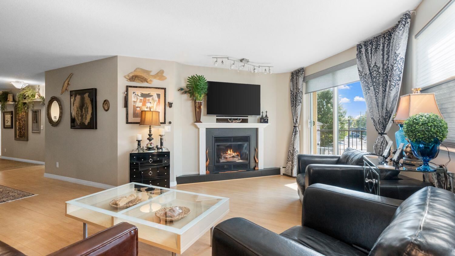 Property Photo:  705 56 Avenue SW 203  AB T2V 0G9 