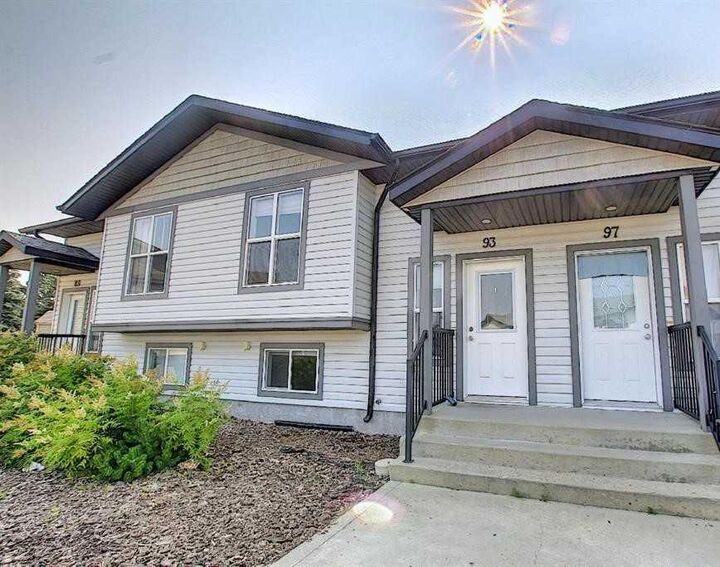 93 Winston Place  Blackfalds AB T4M 0K9 photo
