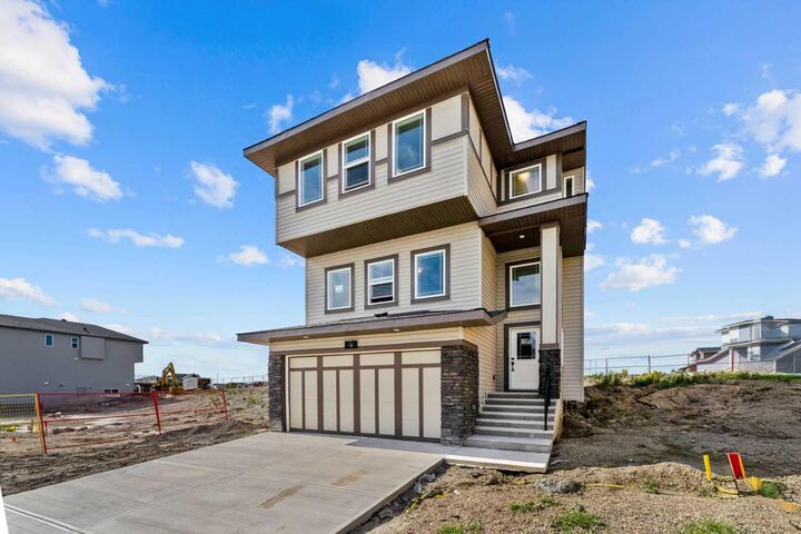 Photo de la propriété:  129 Heritage Boulevard  AB T4C 3G8 