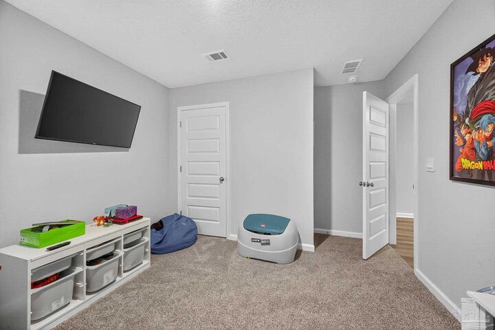 Property Photo: 525 Mary Lou Way FL 32539