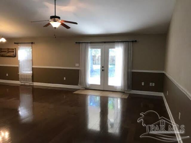 Property Photo: 5558 Pine Ridge Dr FL 32583
