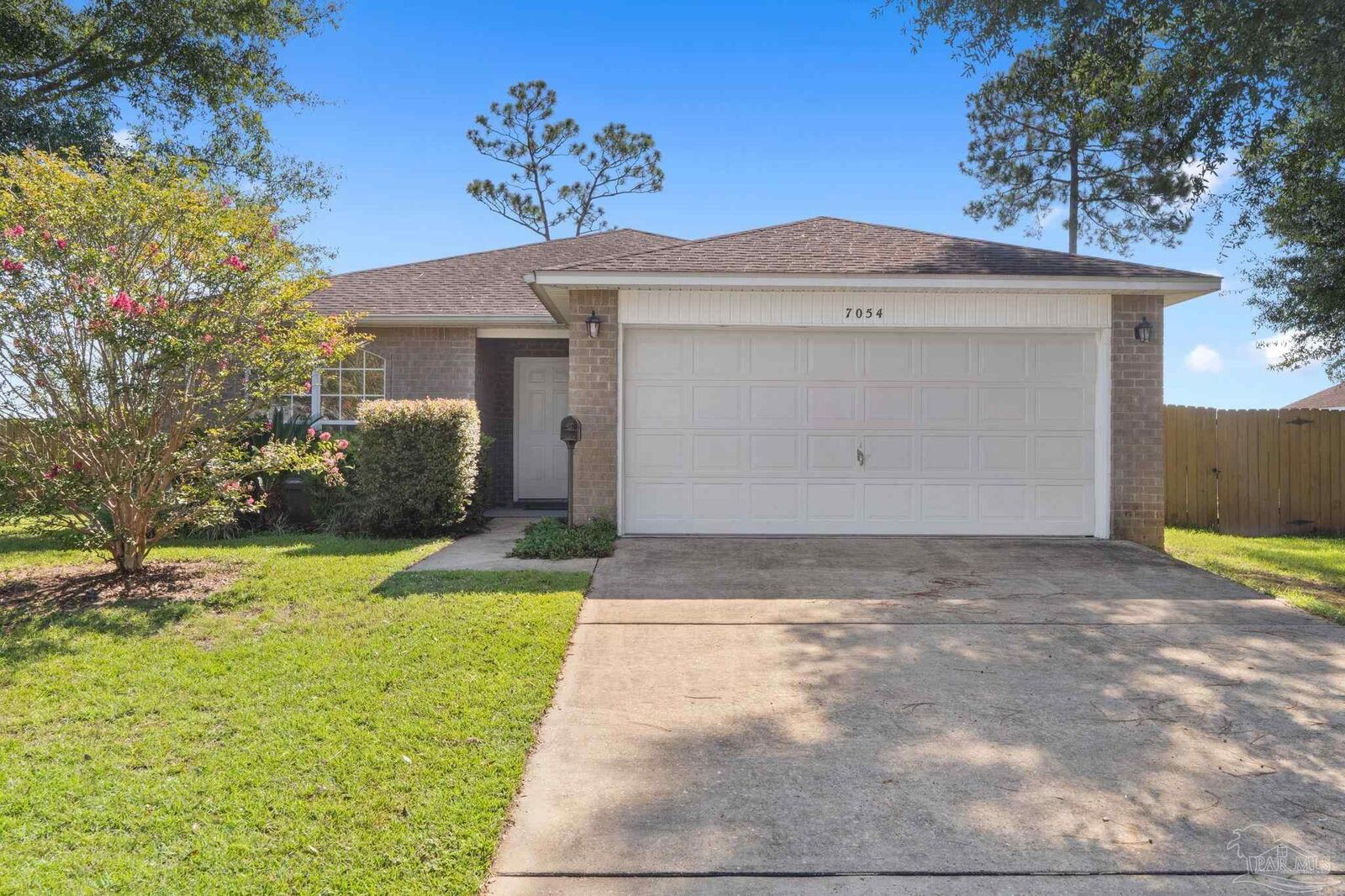 Property Photo: 7054 Tylerwood Ct FL 32570