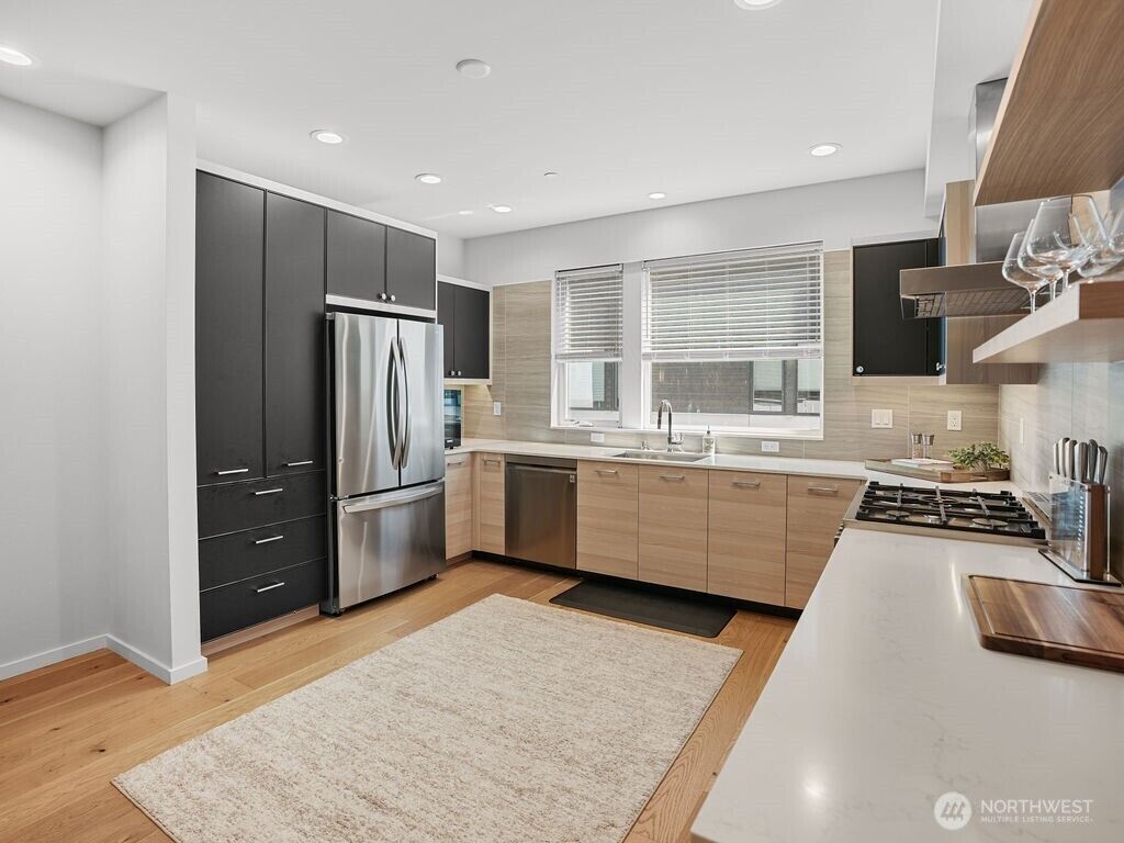 Property Photo:  17338  Bothell Way  NE  WA 98011 