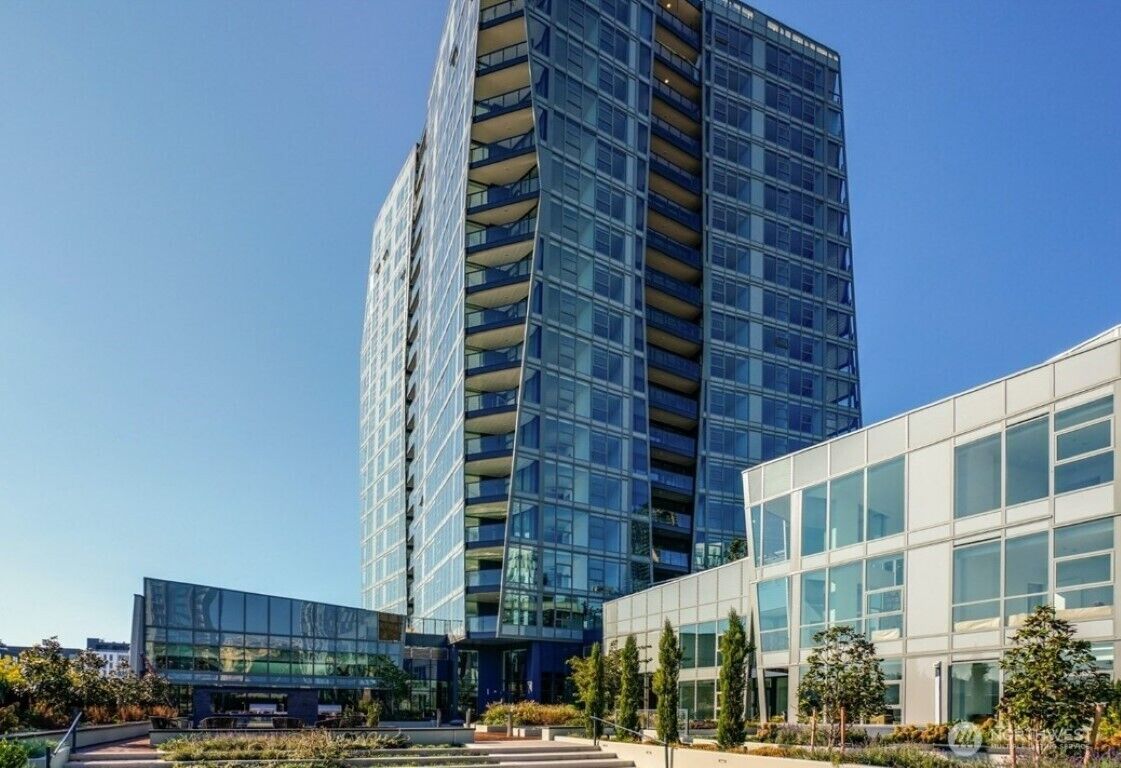 Property Photo: 188 Bellevue Way NE 808 WA 98004