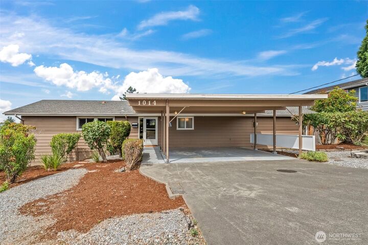 Property Photo:  1014 S 234th Place  WA 98198 
