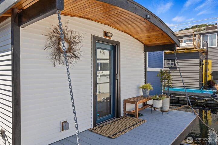 Property Photo: 1900 Westlake Avenue N B11 WA 98109