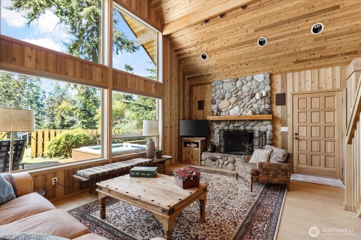 Property Photo: 6548 S Admiralty Way WA 98249