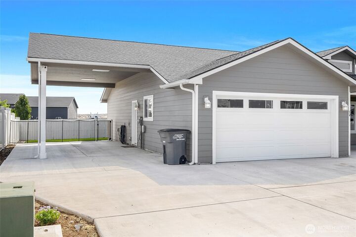 Property Photo: 34 Grant Drive WA 98823