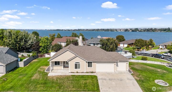 Property Photo:  509 N Bluff  West Drive  WA 98837