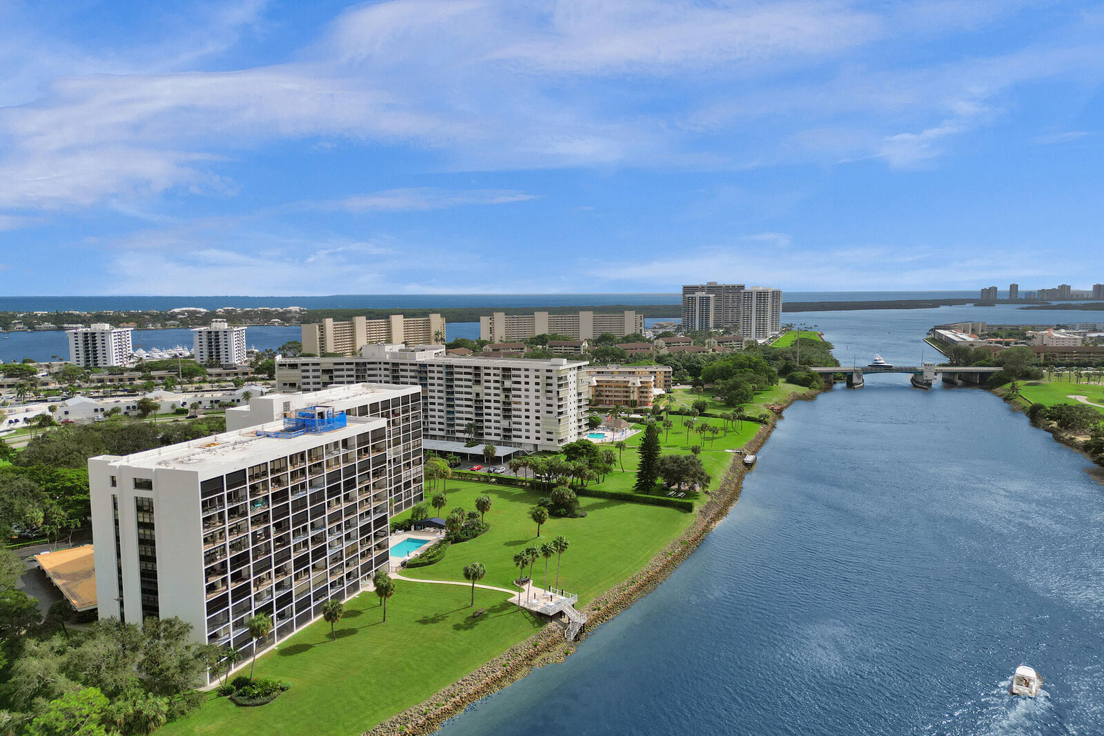Property Photo: 356 Golfview Road 609 FL 33408