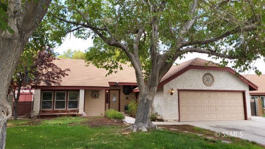 Property Photo: 312 Mesquite Ave CA 93555