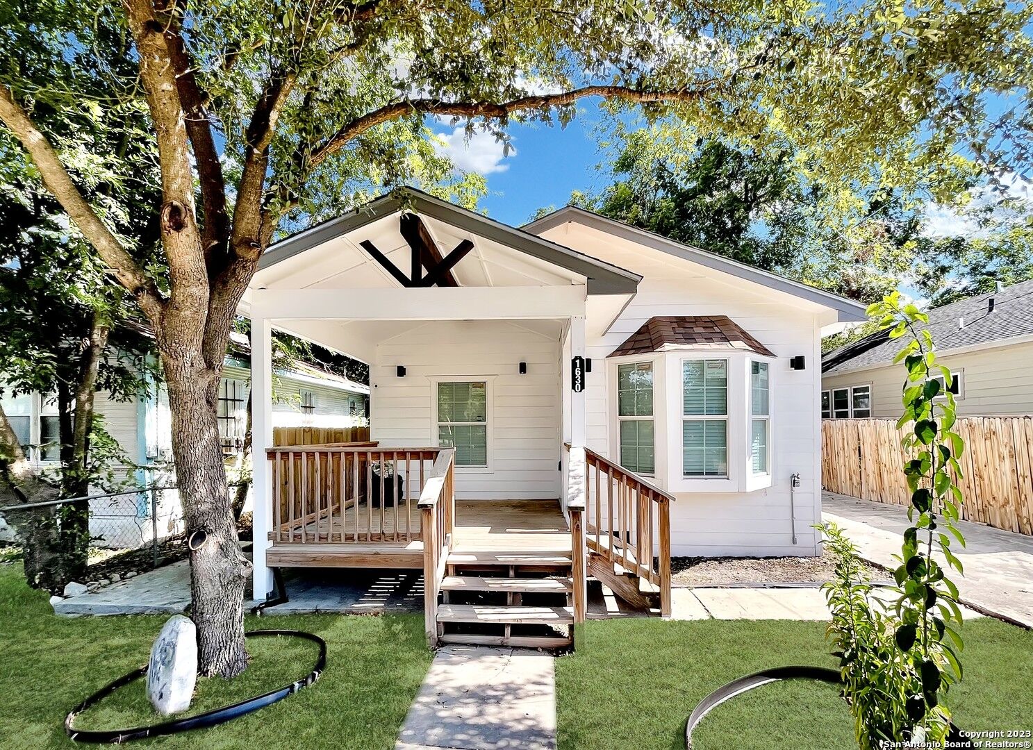 Property Photo:  1630 Burnet St  TX 78202 