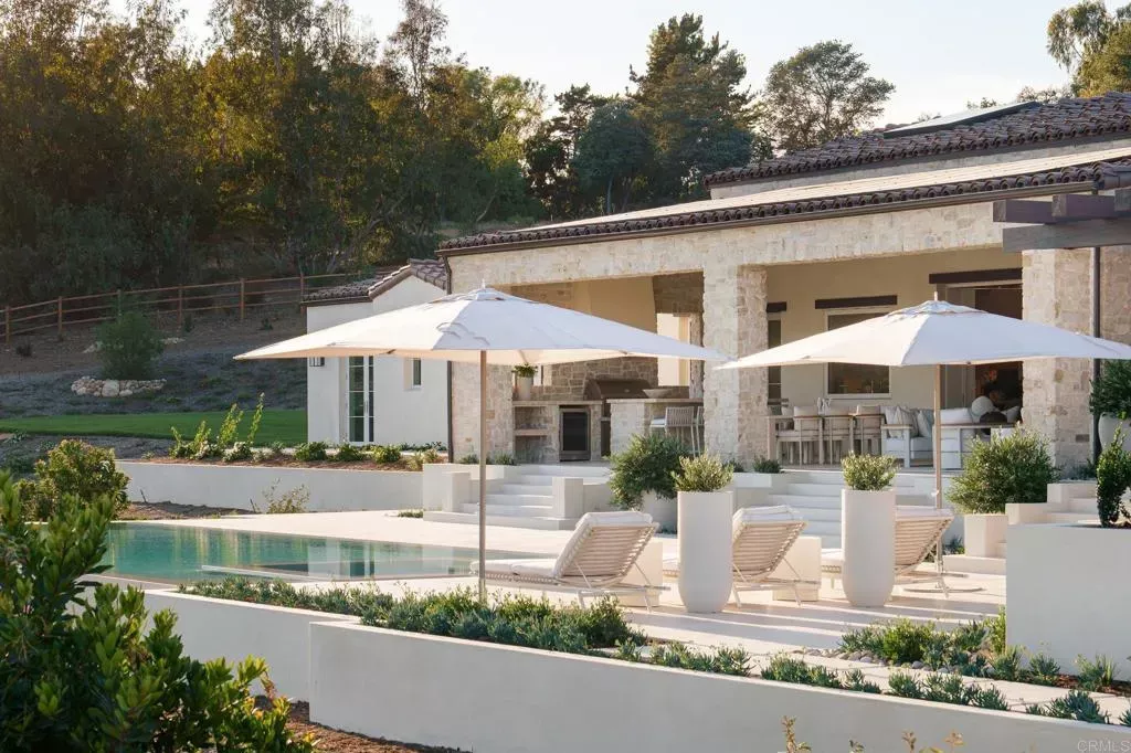Property Photo: 17965 Via De Fortuna CA 92067