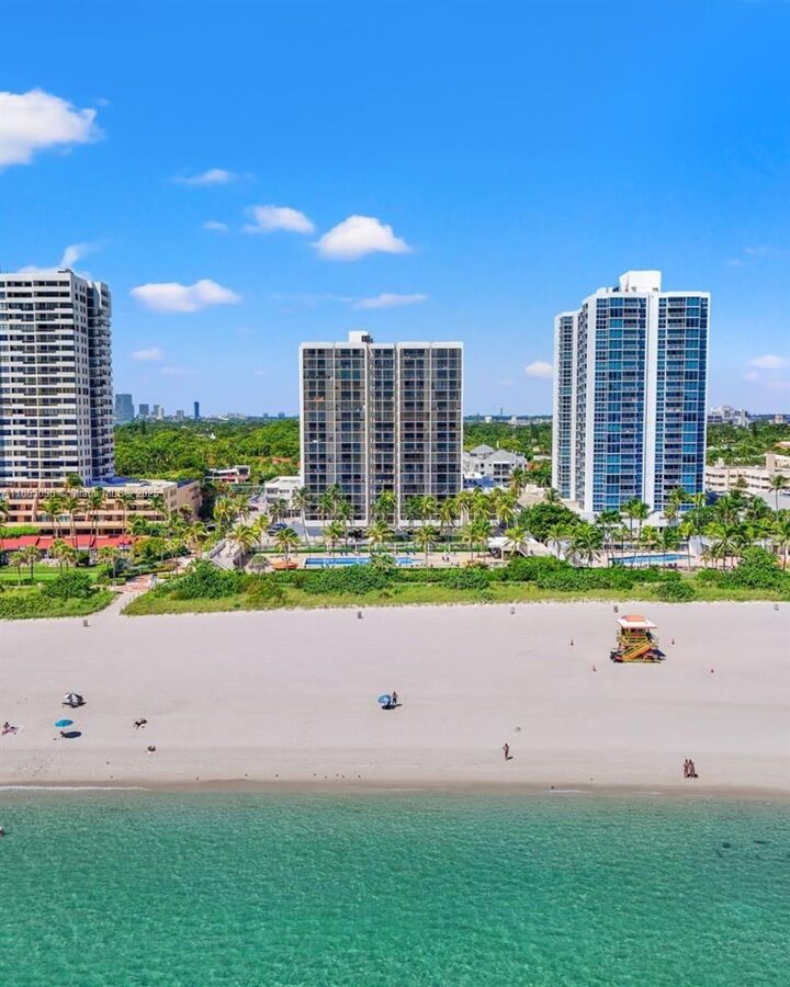 Property Photo:  2625 Collins Ave 305  FL 33140 