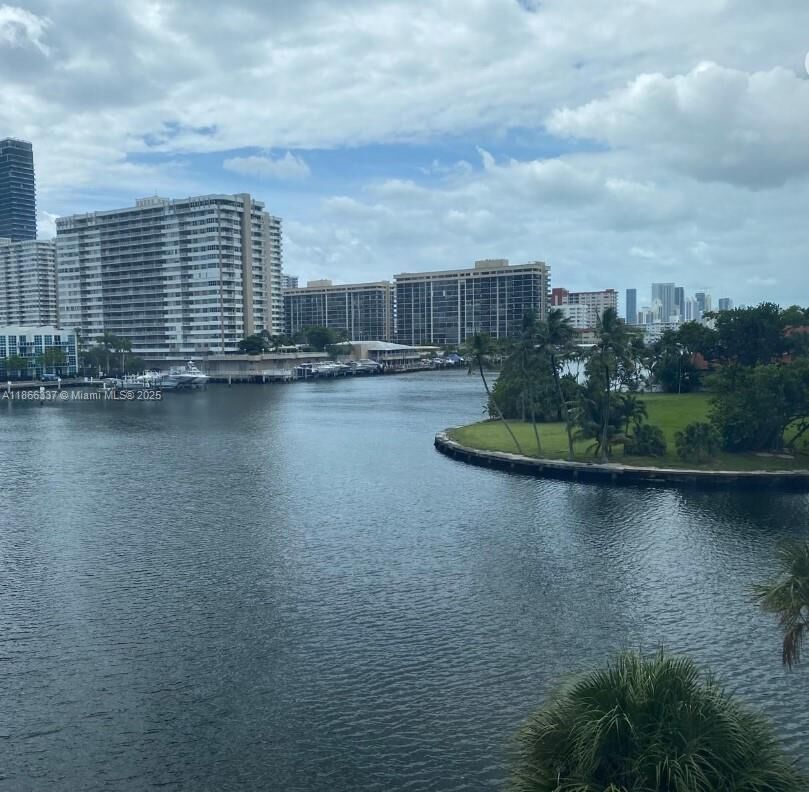 Property Photo: 121 Golden Isles Dr 304 FL 33009