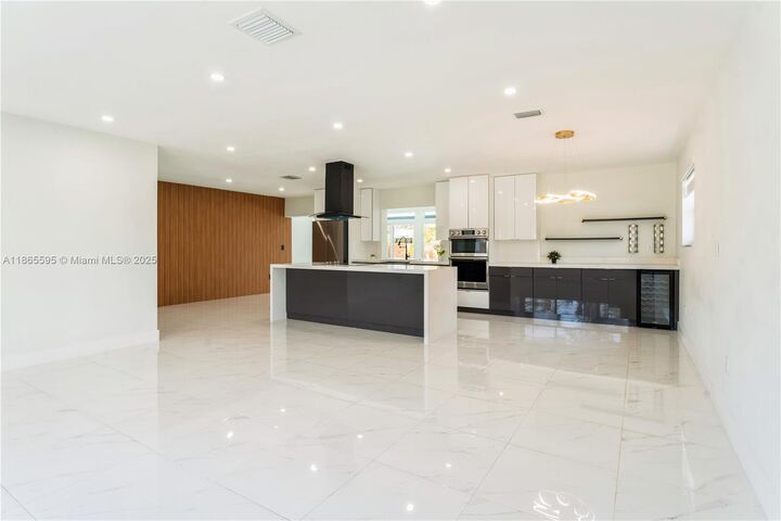 Property Photo: 1446 Scott St FL 33020