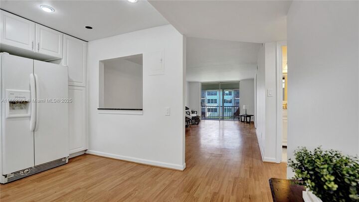 Property Photo: 681 S Hollybrook Dr 203 FL 33025