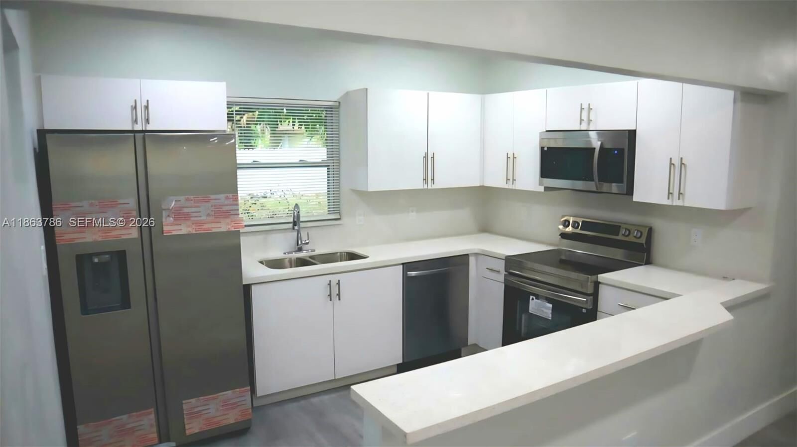 Property Photo:  2503 NW 9th St  FL 33311 