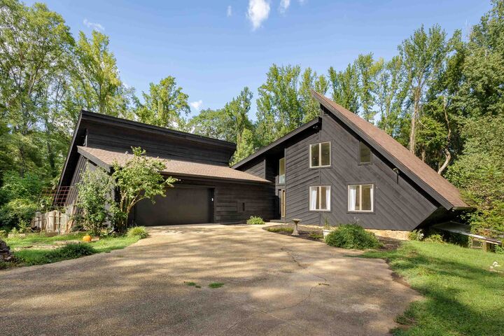 3072 Bainbridge Rd  Muscle Shoals AL 35661 - MUSCLE S photo
