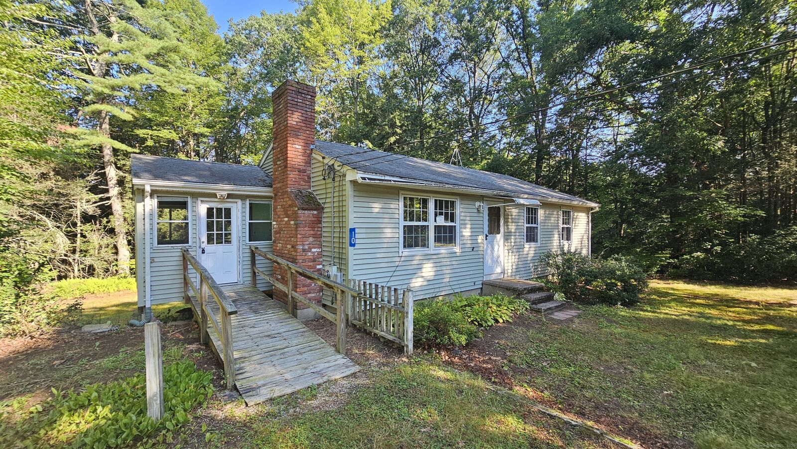 Property Photo:  10 Laurel Lane  CT 06076 